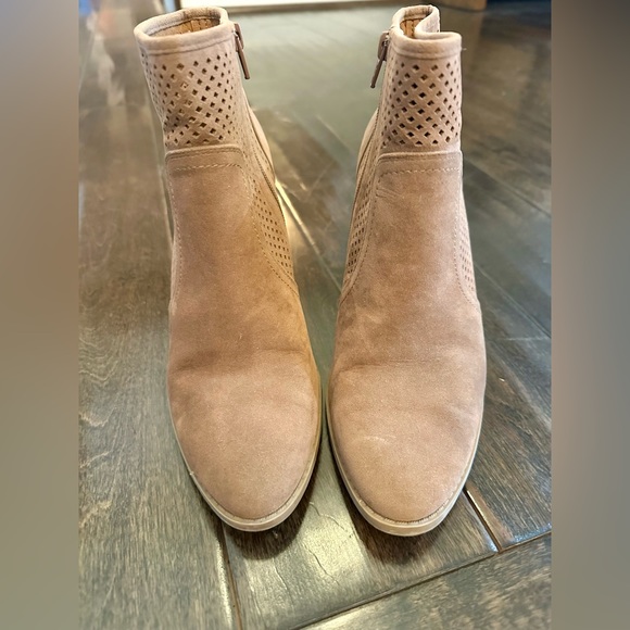 👢 Universal Threads (Target) Boots - Picture 2 of 6